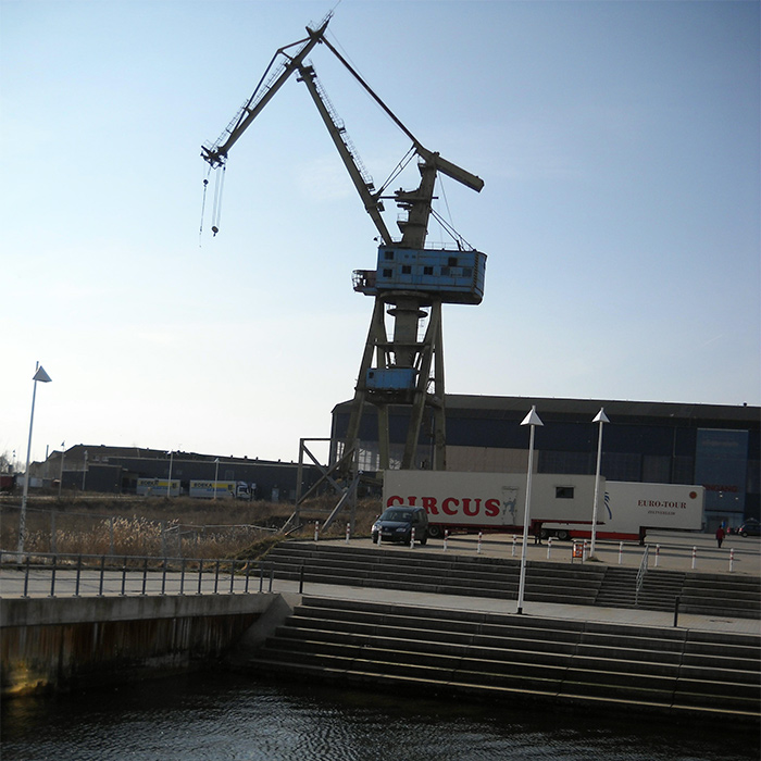 Vollgas auf dem Neptunwerftgelände